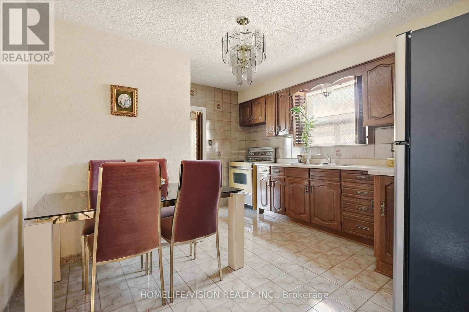 239 Epsom Downs Drive, Toronto, ON - Indoor