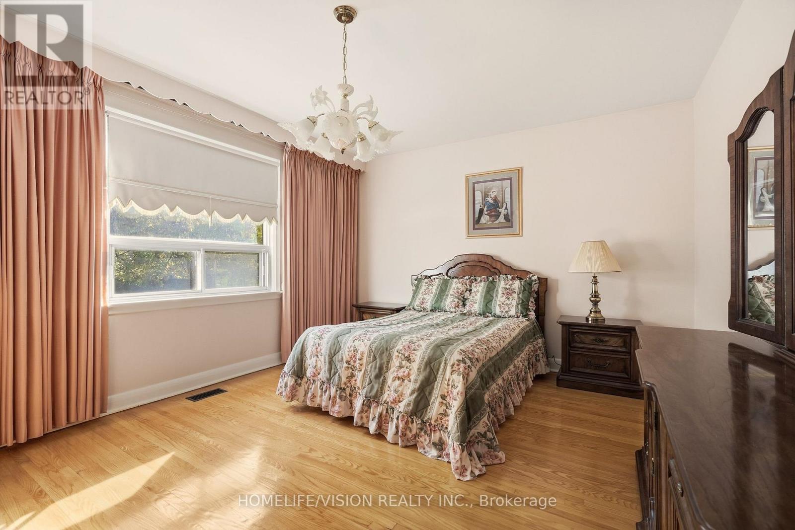 239 Epsom Downs Drive, Toronto, ON - Indoor Photo Showing Bedroom