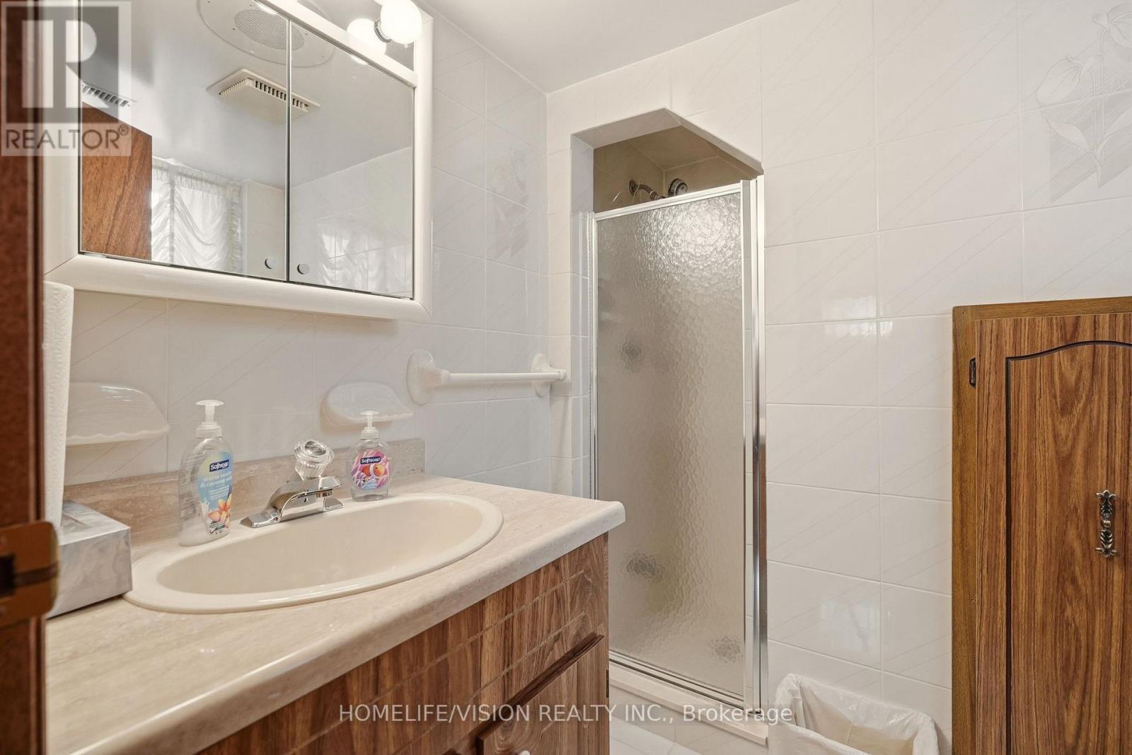 239 Epsom Downs Drive, Toronto, ON - Indoor Photo Showing Bathroom