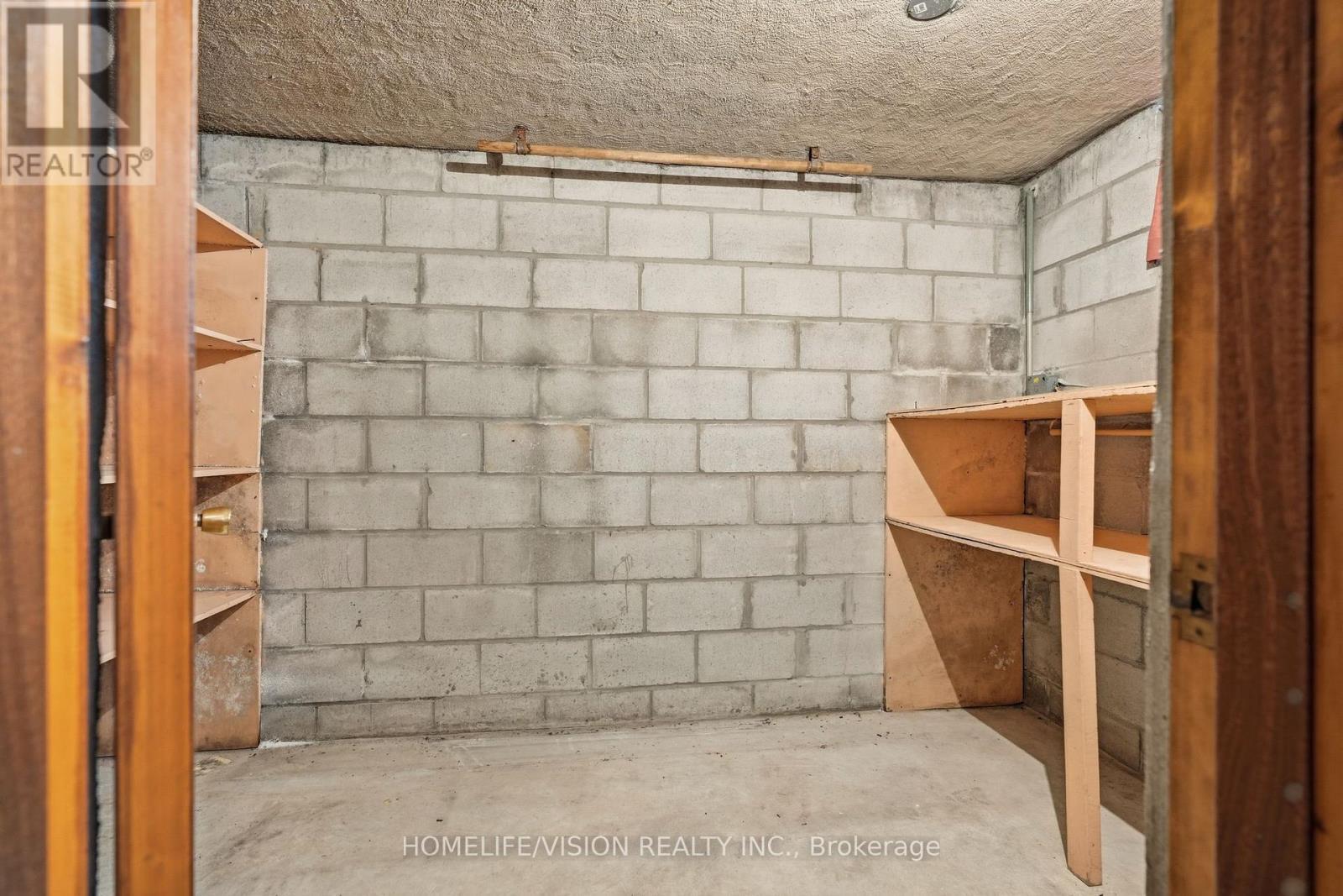 239 Epsom Downs Drive, Toronto, ON - Indoor