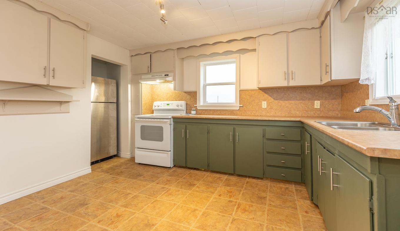 805 Highway 1, Hebron, NS