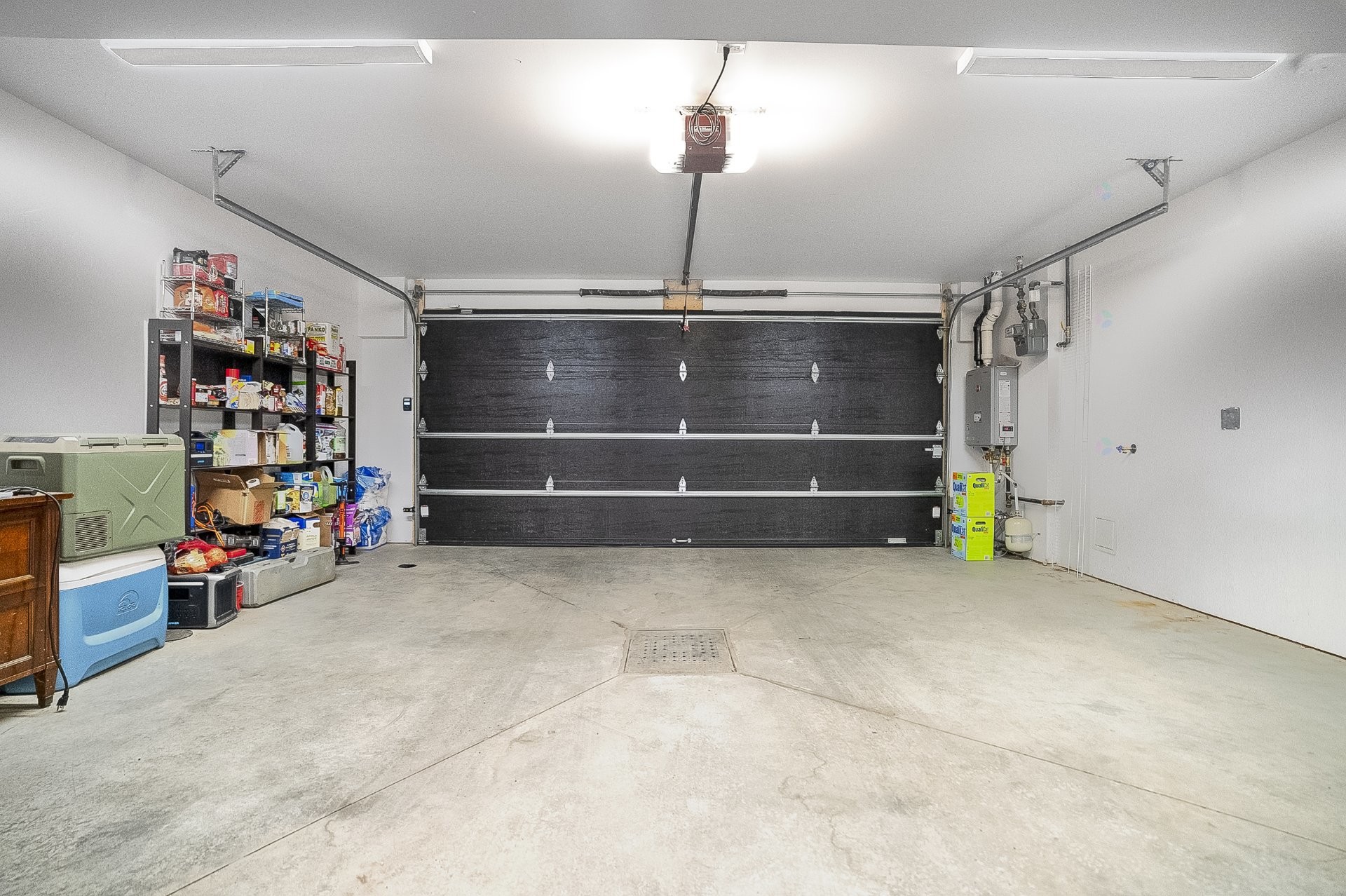 Garage - 24 Av. Des Chênes, Candiac, QC - Indoor Photo Showing Garage