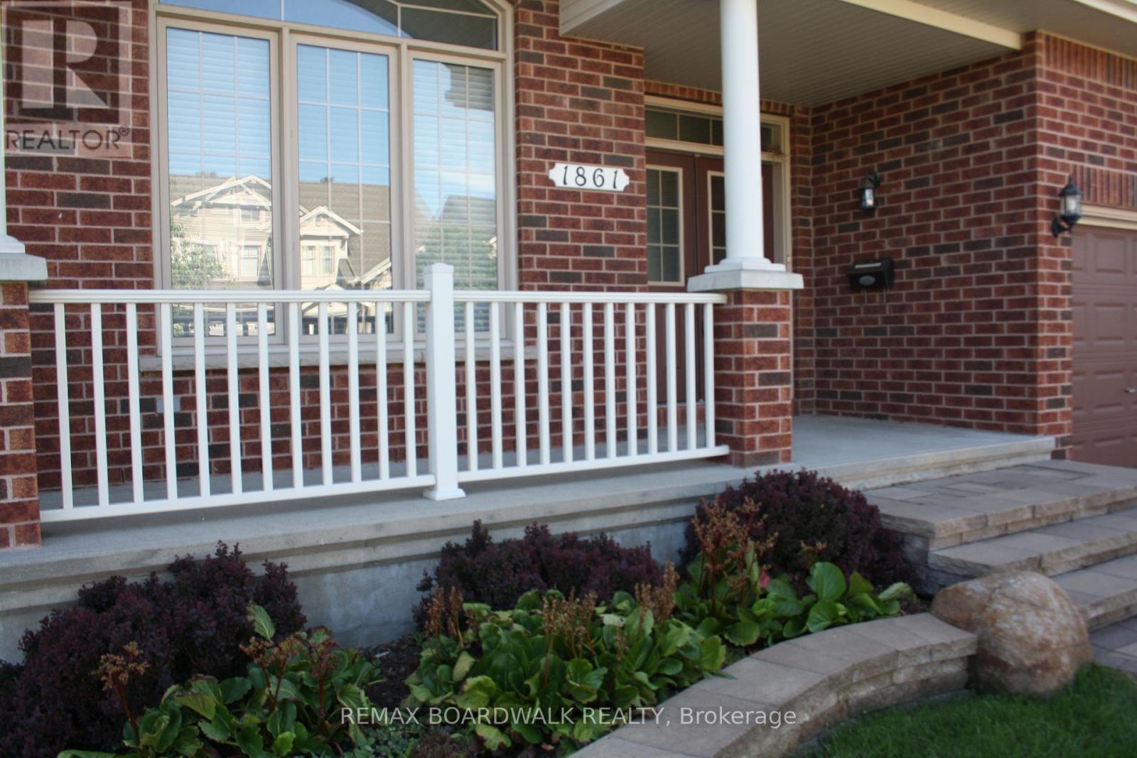 1861 Mickelberry Crescent, Ottawa, ON