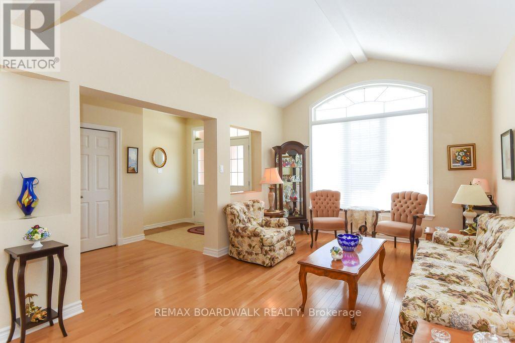 1861 Mickelberry Crescent, Ottawa, ON