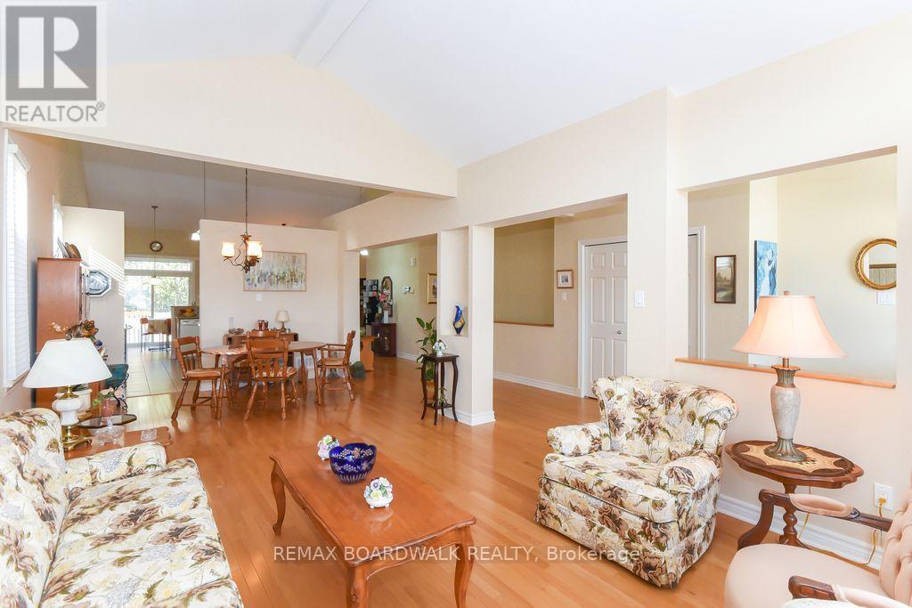 1861 Mickelberry Crescent, Ottawa, ON