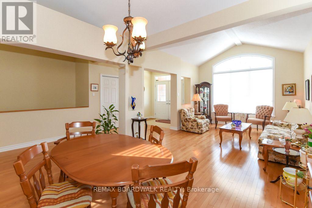 1861 Mickelberry Crescent, Ottawa, ON