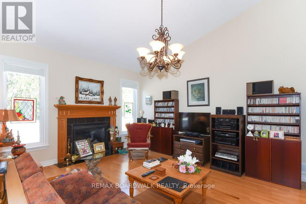 1861 Mickelberry Crescent, Ottawa, ON