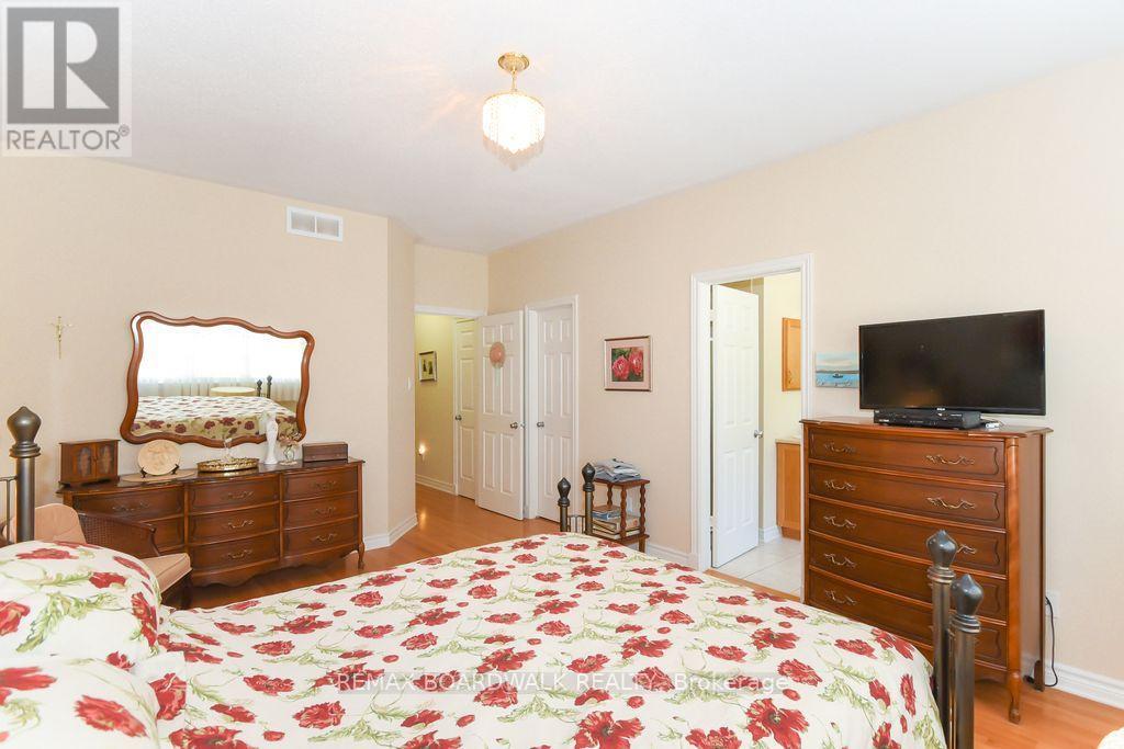 1861 Mickelberry Crescent, Ottawa, ON