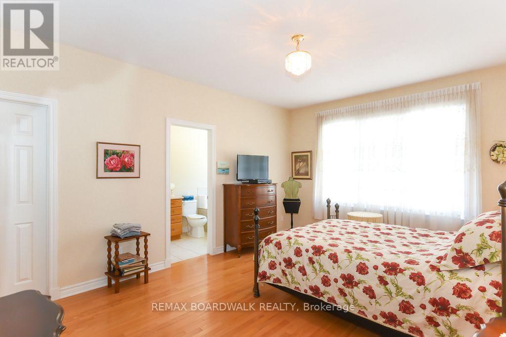 1861 Mickelberry Crescent, Ottawa, ON