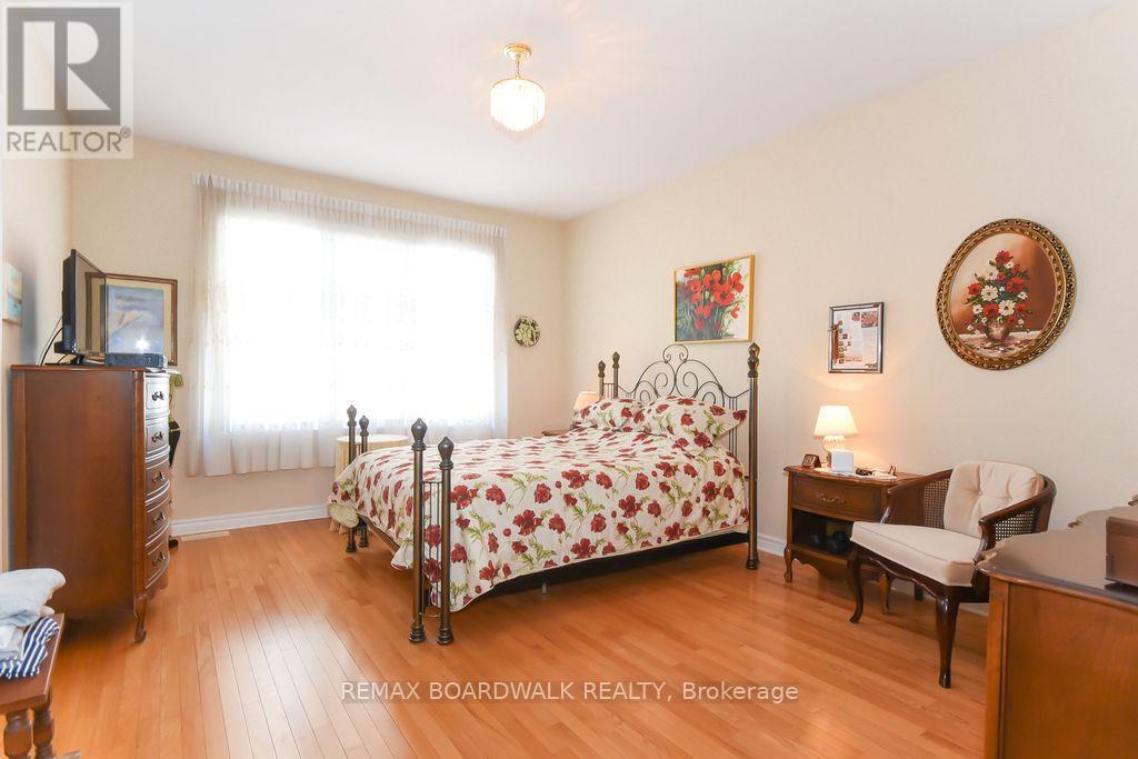 1861 Mickelberry Crescent, Ottawa, ON