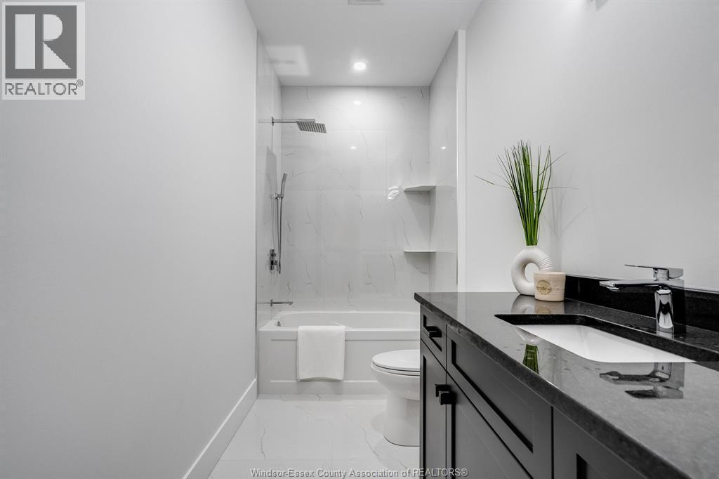 8336 Annie, Mcgregor, ON - Indoor Photo Showing Bathroom