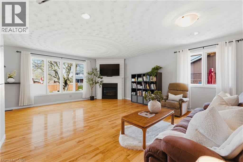 381 Timlock Place, Waterloo, ON - Indoor Photo Showing Living Room With Fireplace