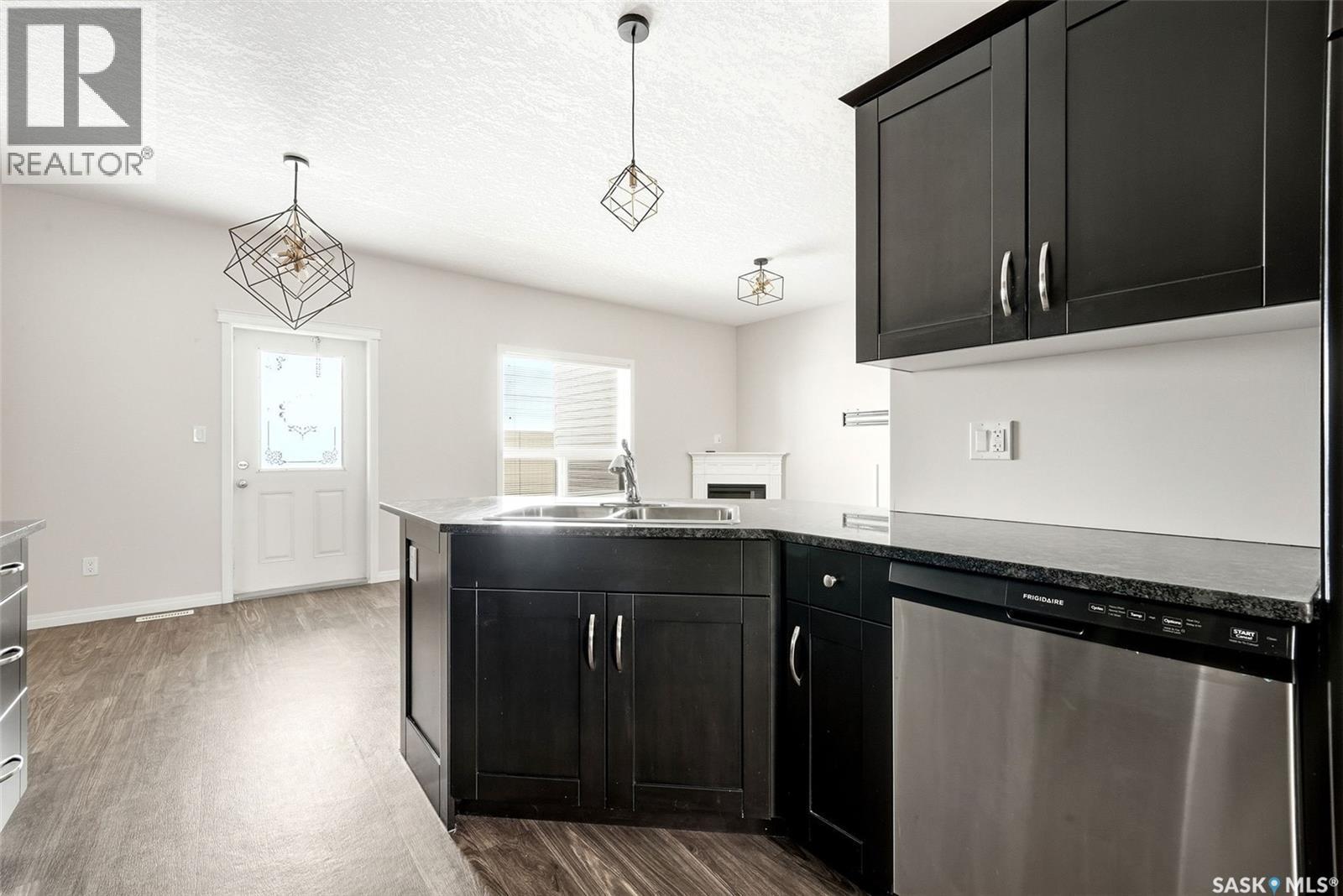 401 3826 Dewdney Avenue E, Regina, SK - Indoor Photo Showing Kitchen With Double Sink