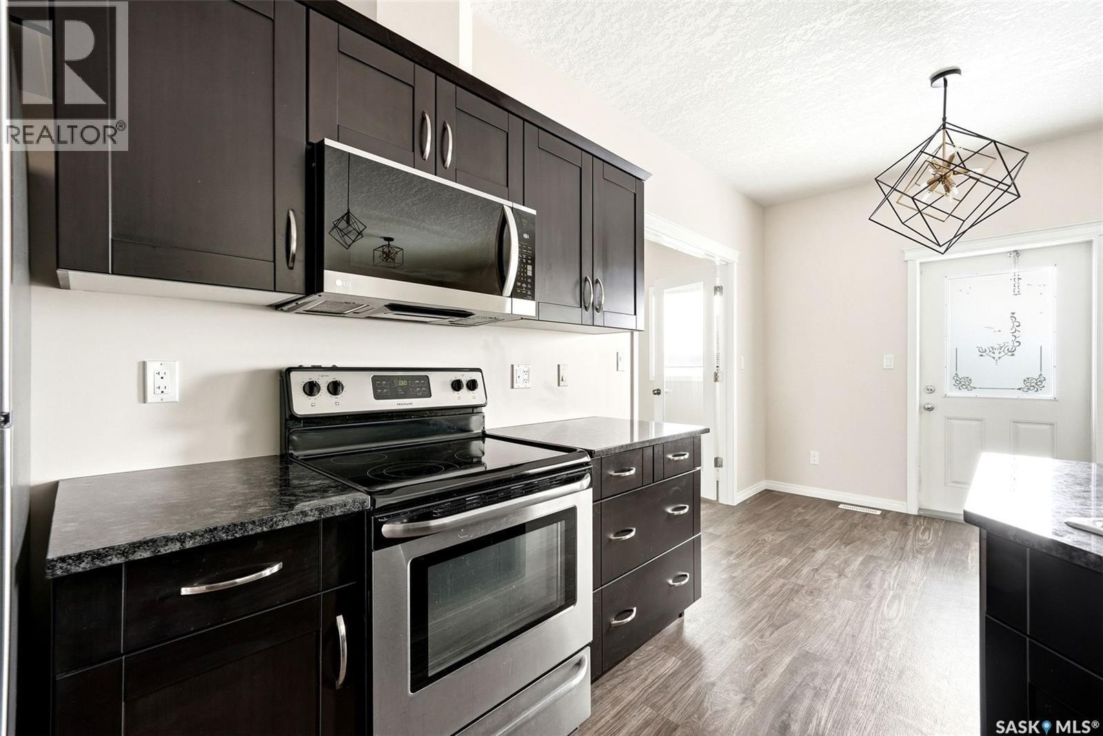 401 3826 Dewdney Avenue E, Regina, SK - Indoor Photo Showing Kitchen