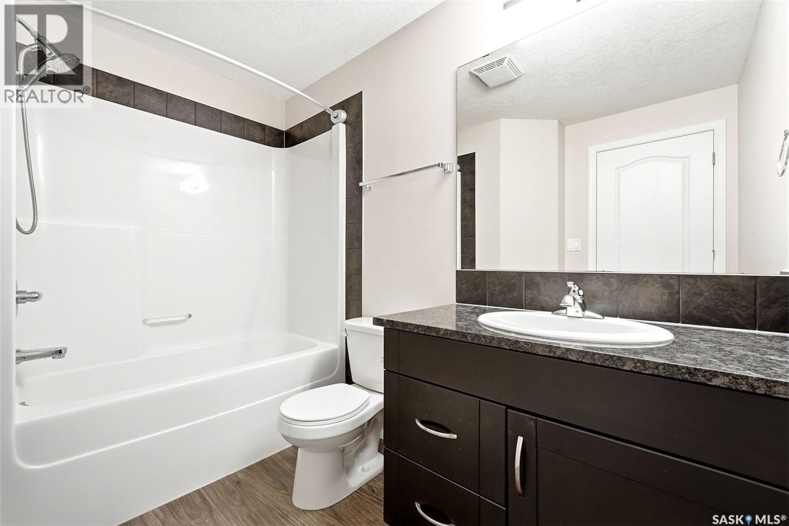 401 3826 Dewdney Avenue E, Regina, SK - Indoor Photo Showing Bathroom