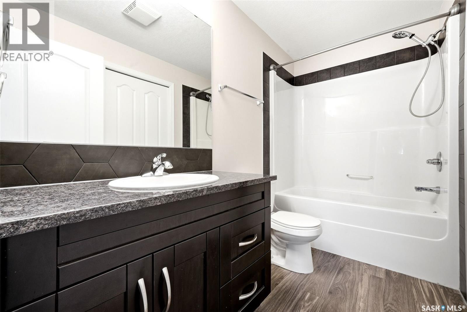 401 3826 Dewdney Avenue E, Regina, SK - Indoor Photo Showing Bathroom