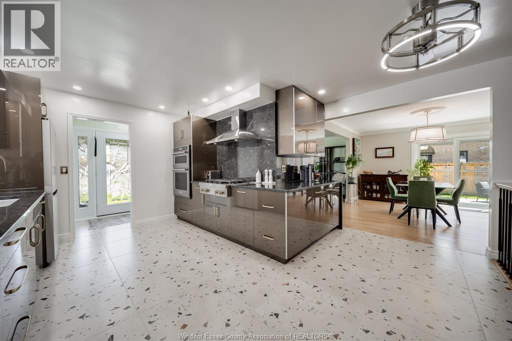 109 Centennial, Tecumseh, ON - Indoor Photo Showing Kitchen