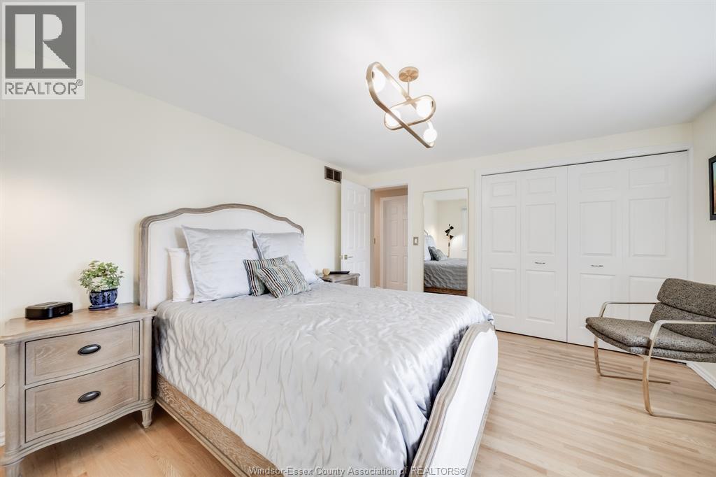 109 Centennial, Tecumseh, ON - Indoor Photo Showing Bedroom