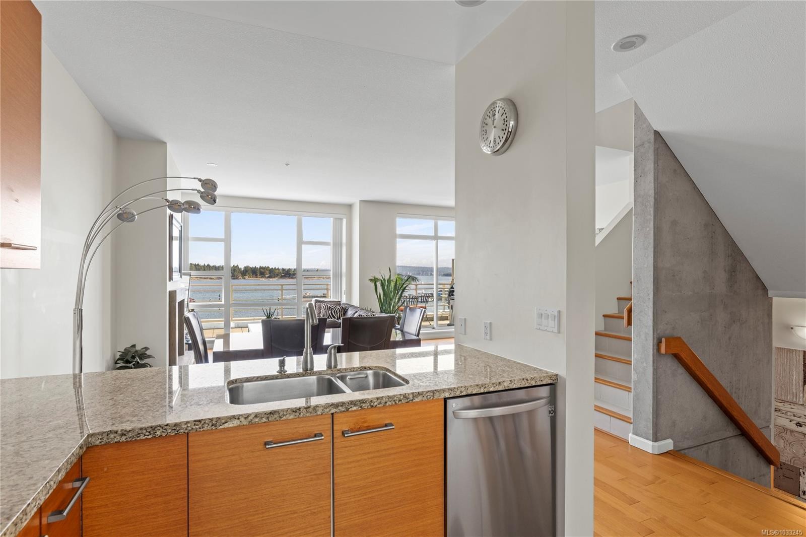 Th25-38 Front St, Nanaimo, BC