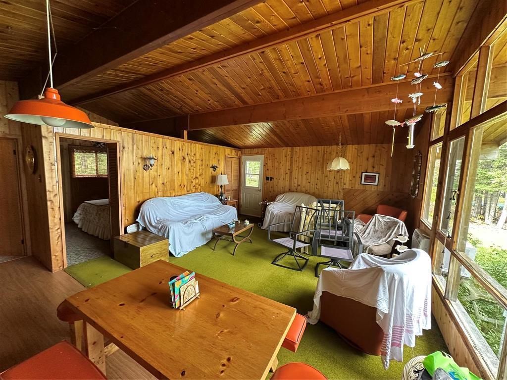 10 Leaside Beach Road, Pine Dock, MB - Indoor