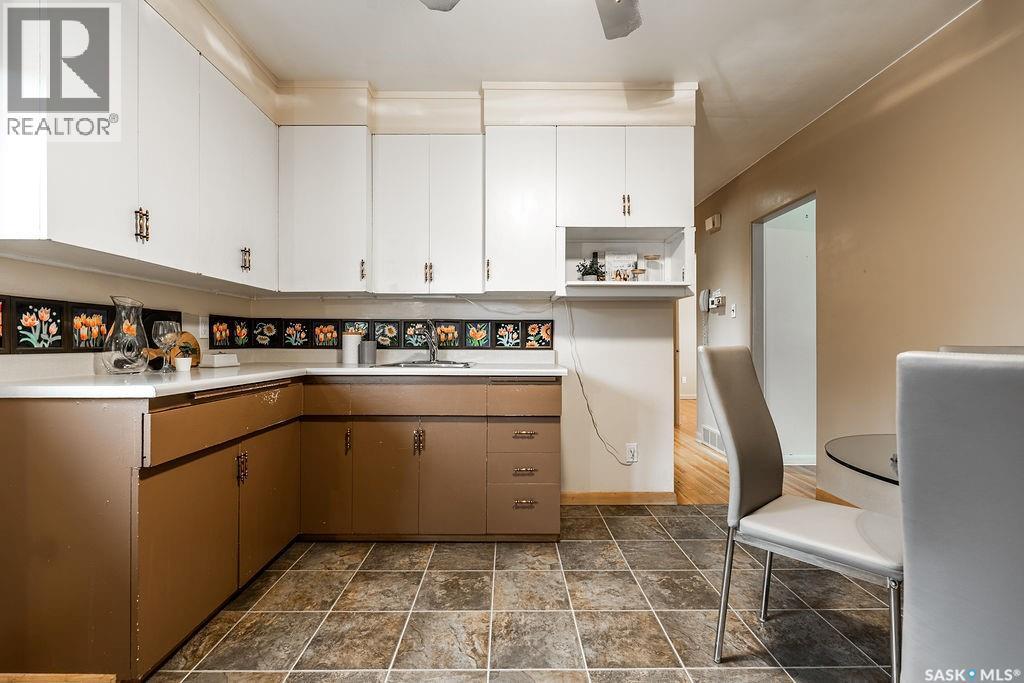 1609 Park Avenue, Saskatoon, SK - Indoor Photo Showing Kitchen