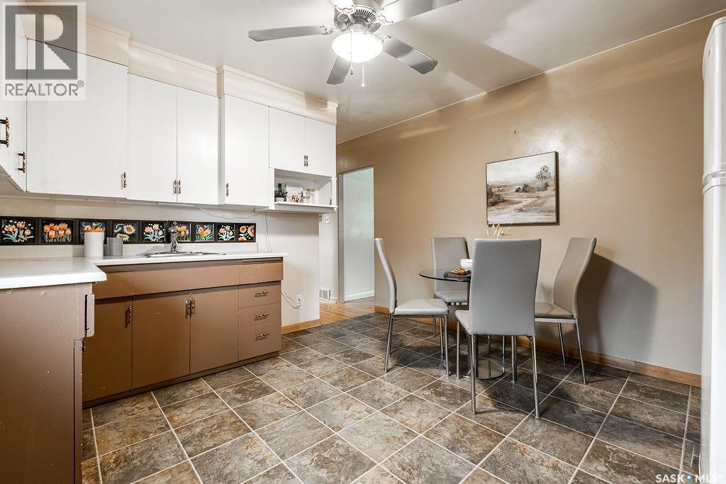 1609 Park Avenue, Saskatoon, SK - Indoor Photo Showing Kitchen