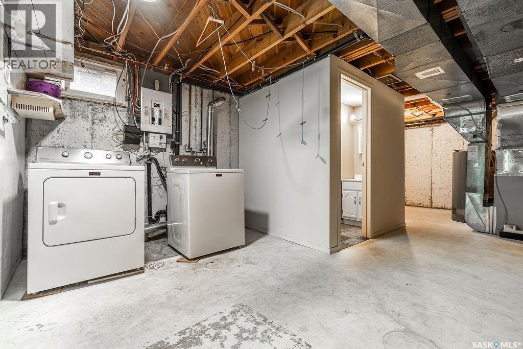 1609 Park Avenue, Saskatoon, SK - Indoor Photo Showing Laundry Room
