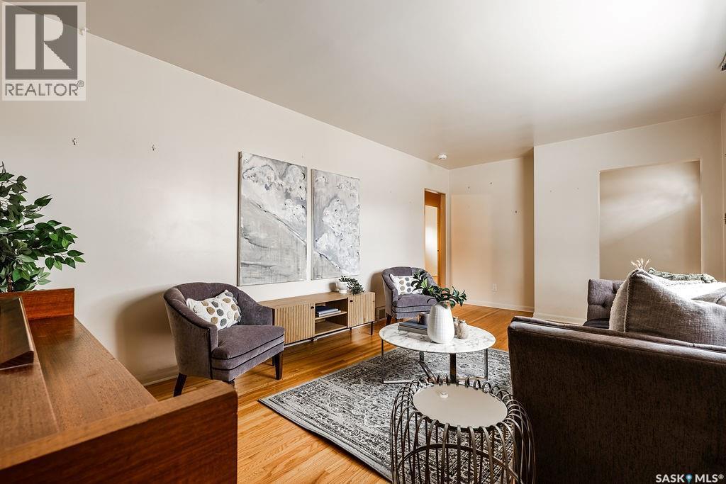 1609 Park Avenue, Saskatoon, SK - Indoor Photo Showing Living Room