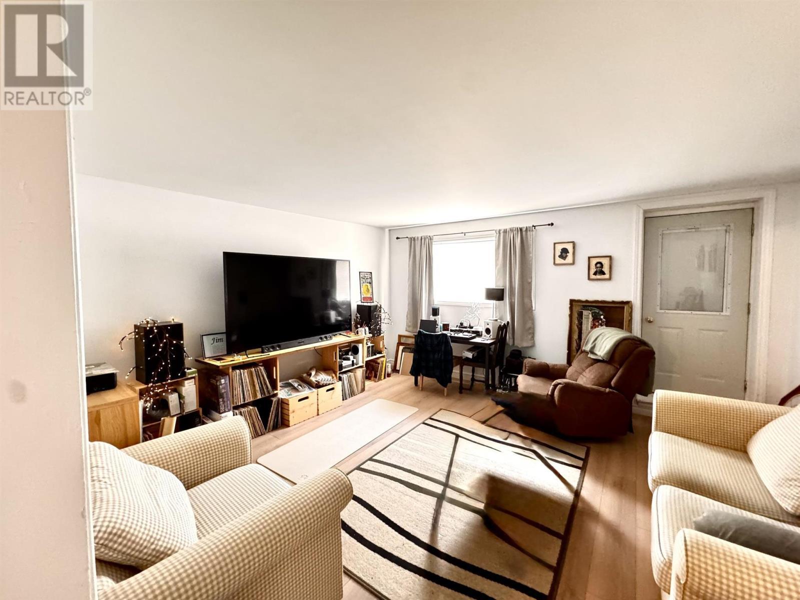 59 Winston Rd, Wawa, ON - Indoor Photo Showing Living Room