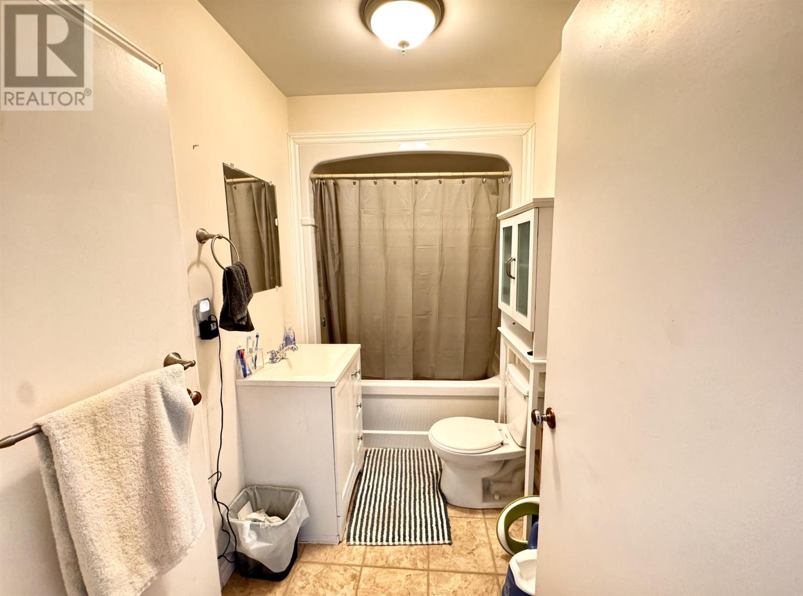 59 Winston Rd, Wawa, ON - Indoor Photo Showing Bathroom