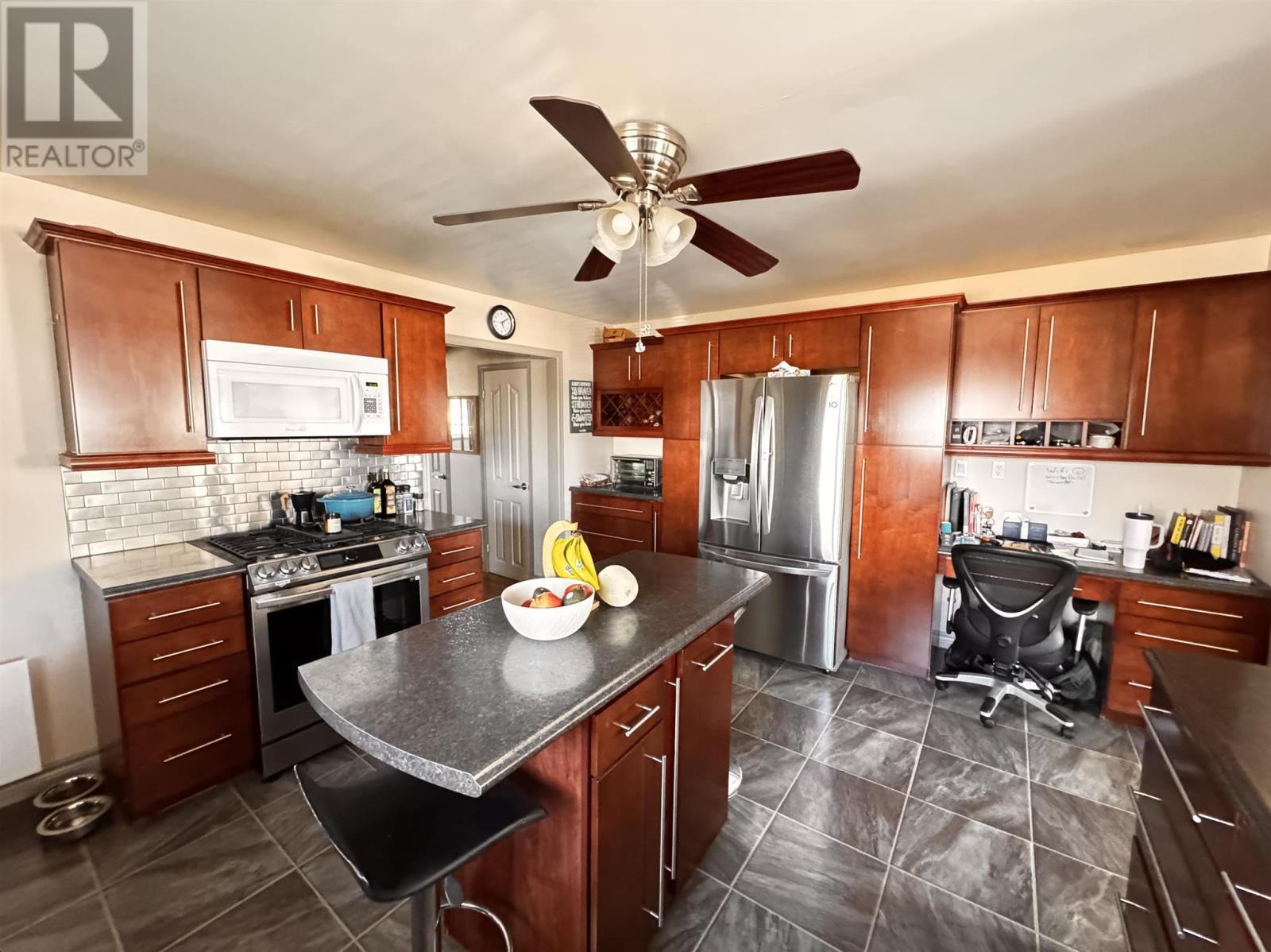 59 Winston Rd, Wawa, ON - Indoor Photo Showing Kitchen