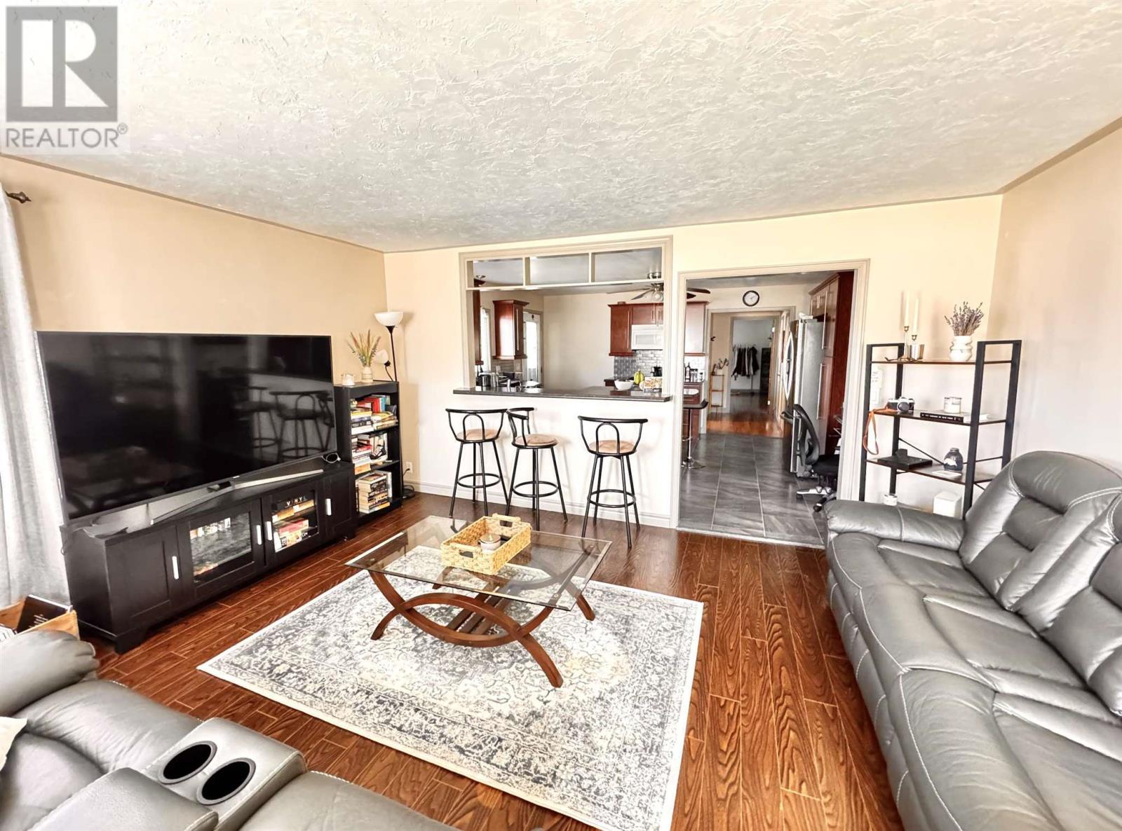 59 Winston Rd, Wawa, ON - Indoor Photo Showing Living Room