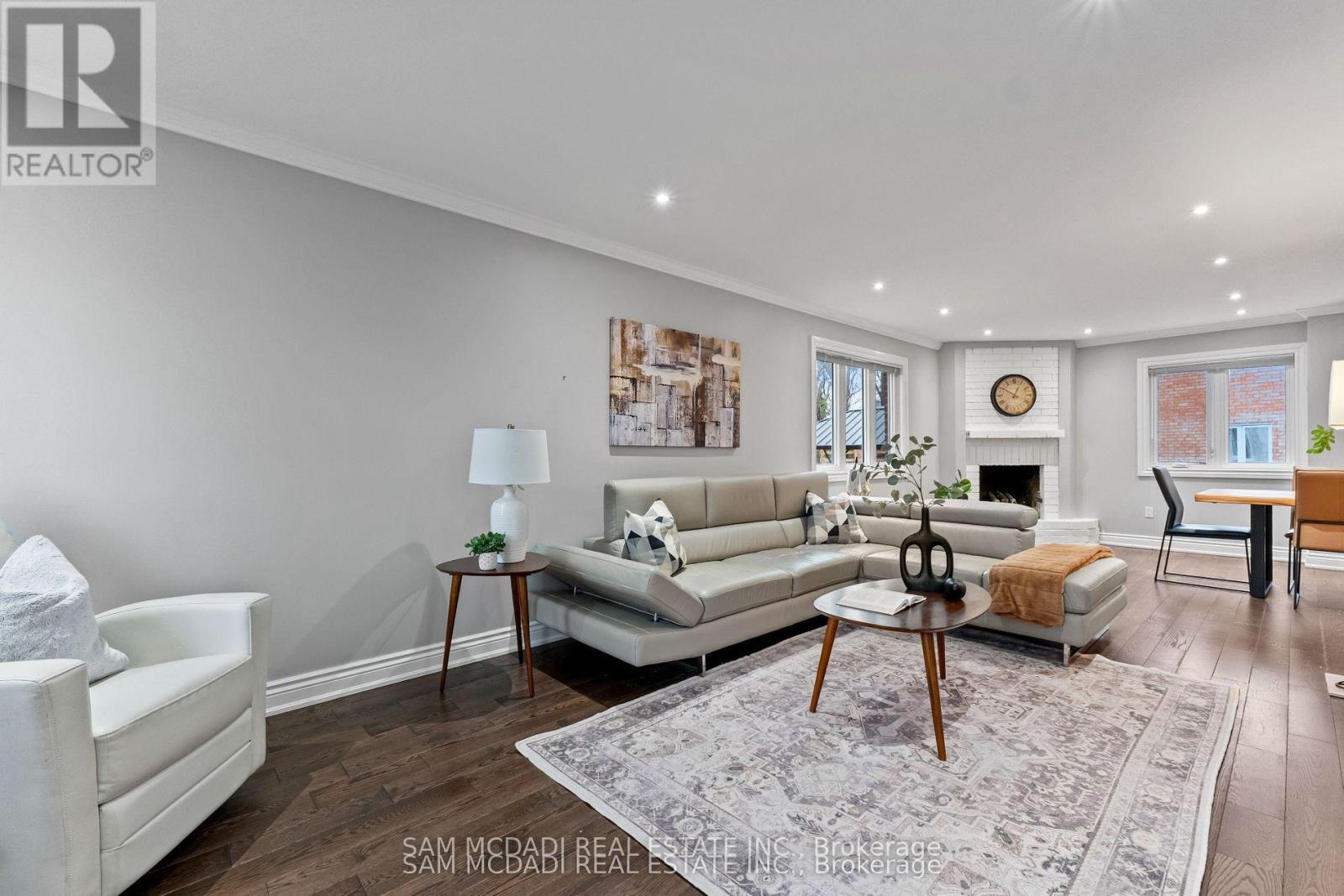 4025 Rolling Valley Drive, Mississauga, ON - Indoor Photo Showing Living Room