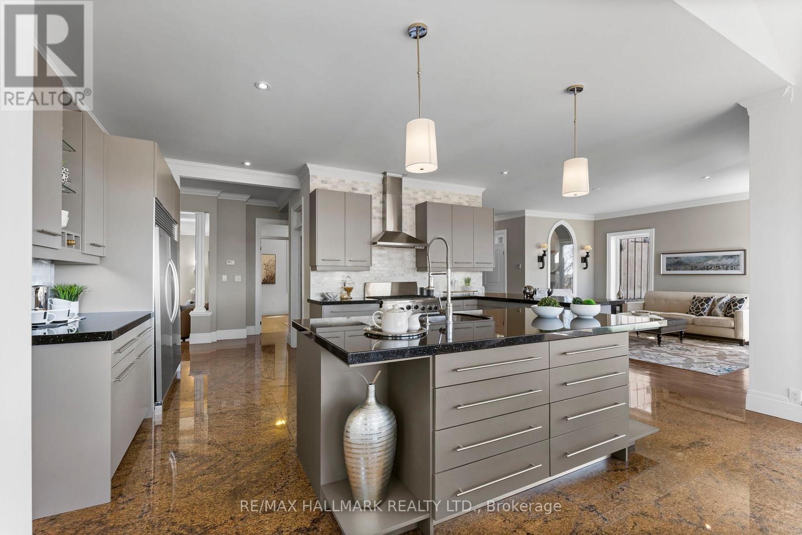 5038 Thornton Road N, Oshawa, ON - Indoor Photo Showing Kitchen With Upgraded Kitchen