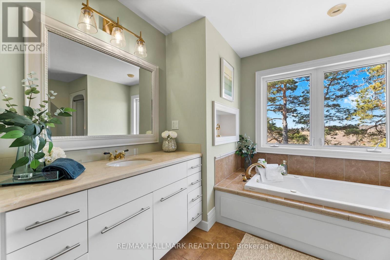 5038 Thornton Road N, Oshawa, ON - Indoor Photo Showing Bathroom