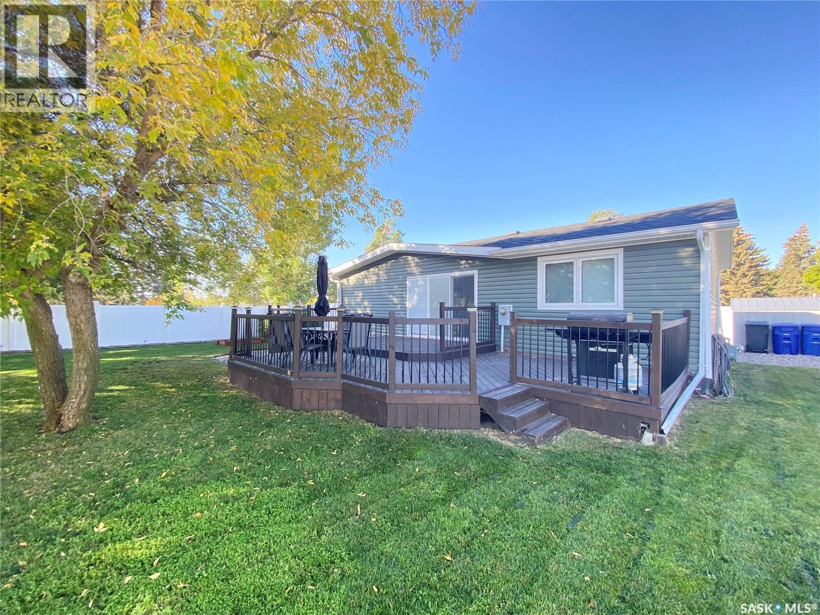 1205 Douglas Road, Weyburn, SK - Outdoor With Deck Patio Veranda
