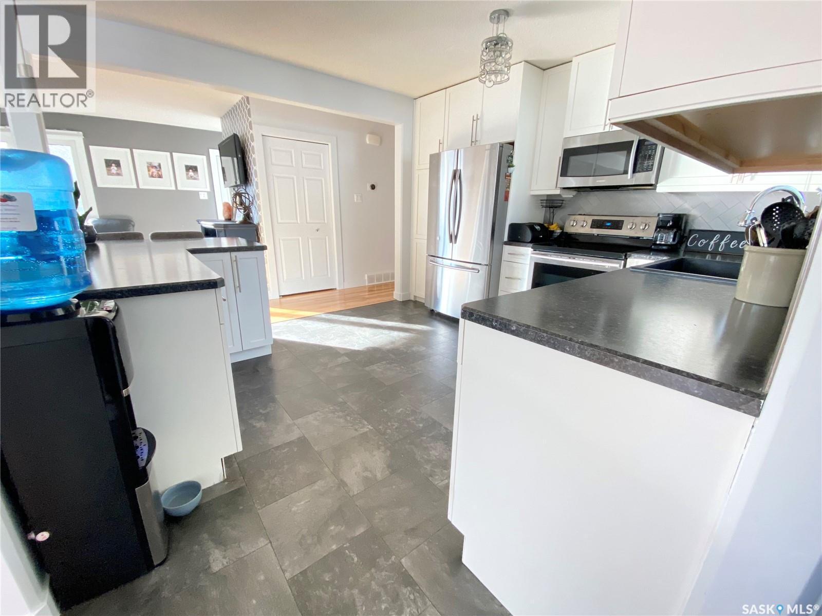 1205 Douglas Road, Weyburn, SK - Indoor Photo Showing Kitchen With Stainless Steel Kitchen
