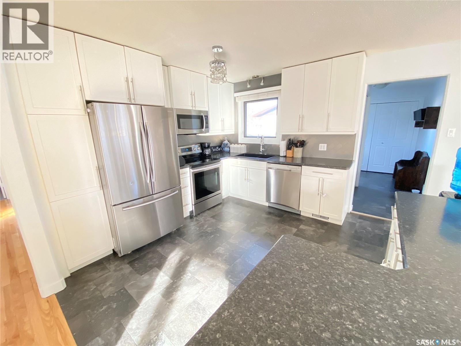 1205 Douglas Road, Weyburn, SK - Indoor Photo Showing Kitchen With Stainless Steel Kitchen
