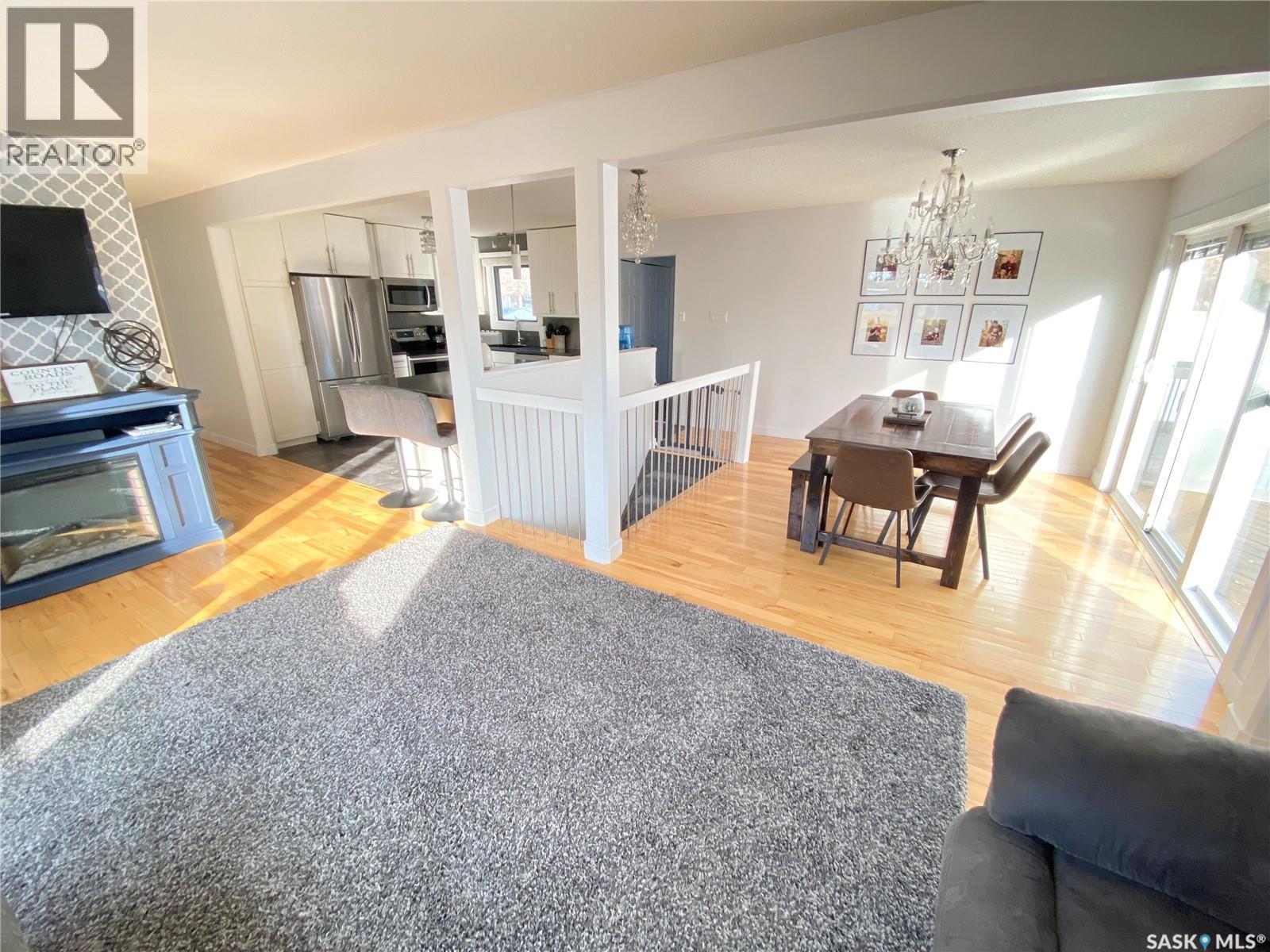 1205 Douglas Road, Weyburn, SK - Indoor Photo Showing Other Room