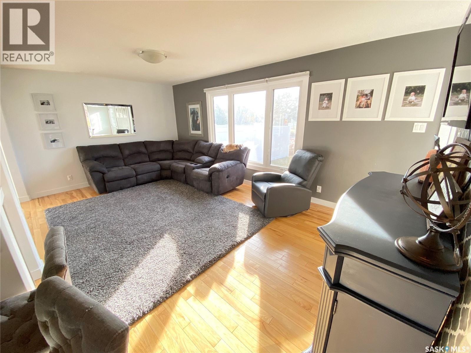 1205 Douglas Road, Weyburn, SK - Indoor Photo Showing Living Room