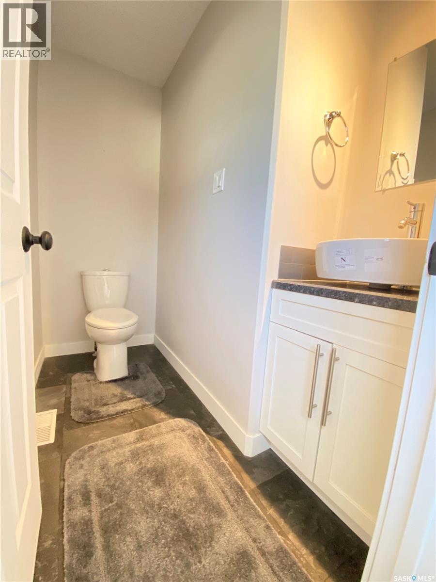 1205 Douglas Road, Weyburn, SK - Indoor Photo Showing Bathroom