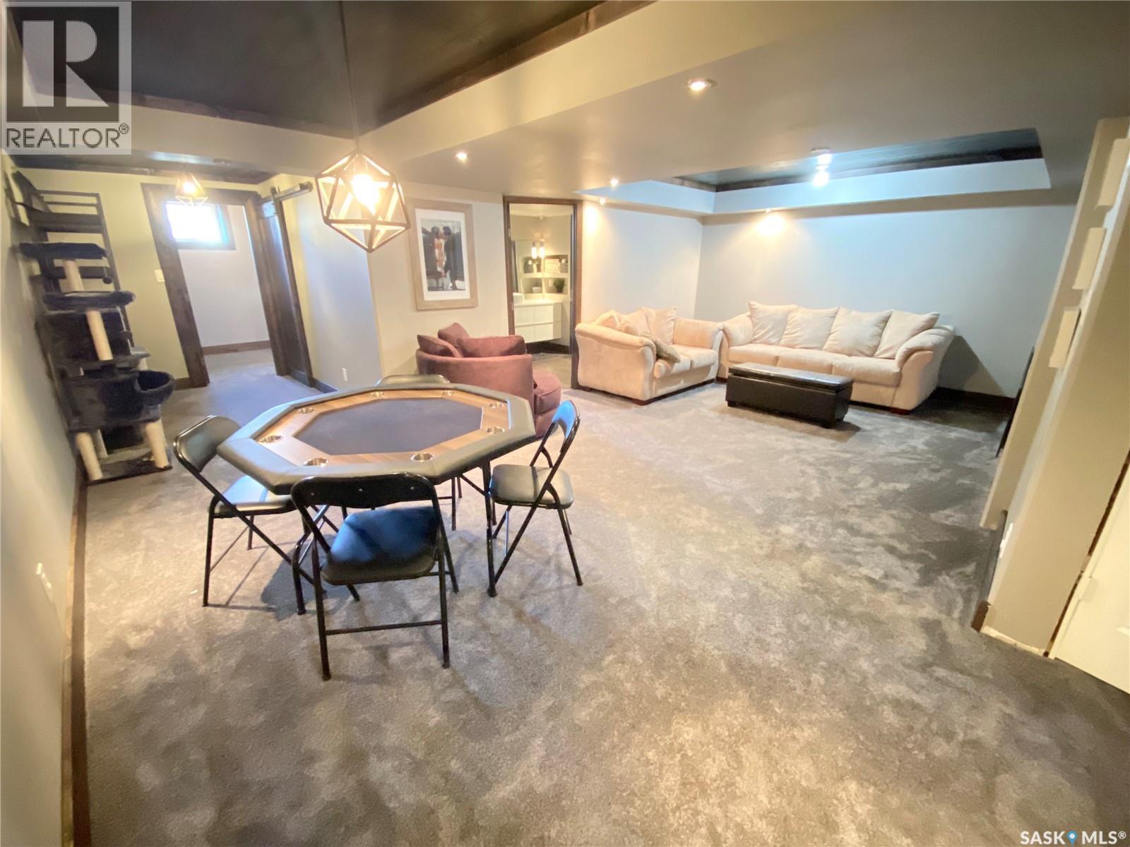 1205 Douglas Road, Weyburn, SK - Indoor Photo Showing Other Room