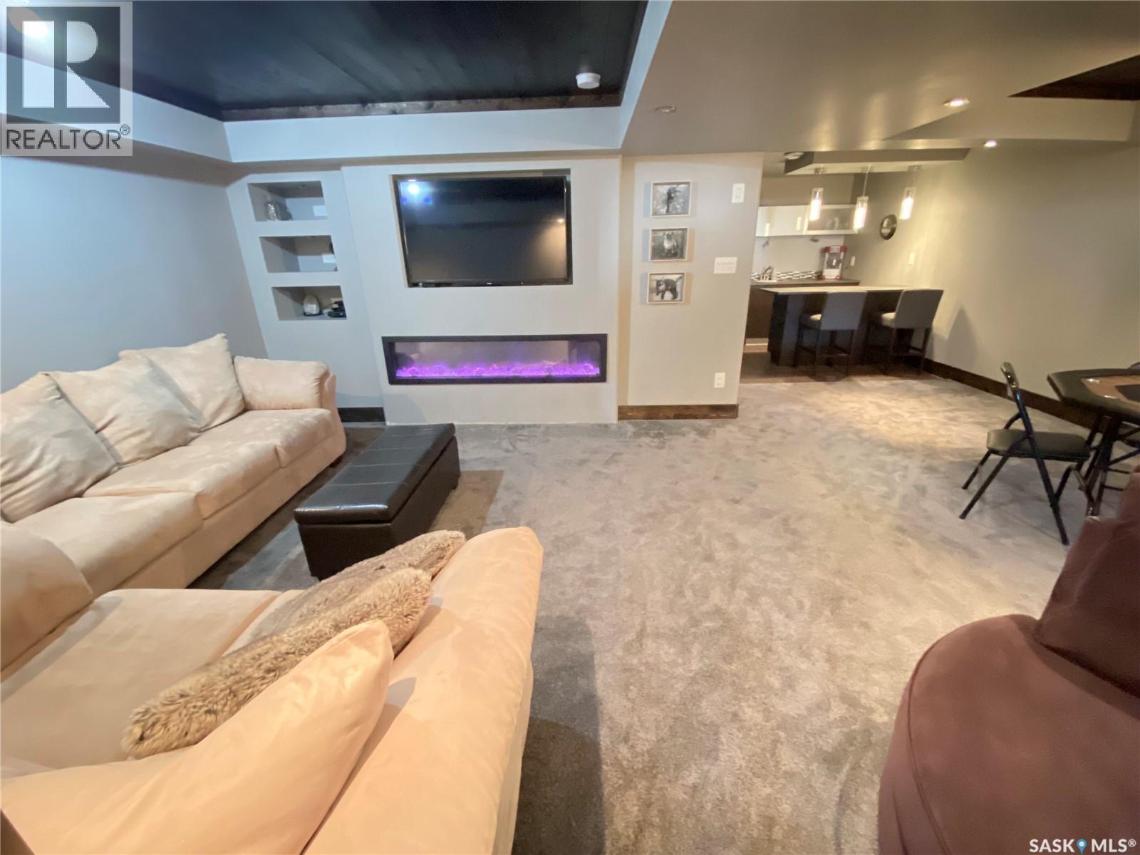 1205 Douglas Road, Weyburn, SK - Indoor