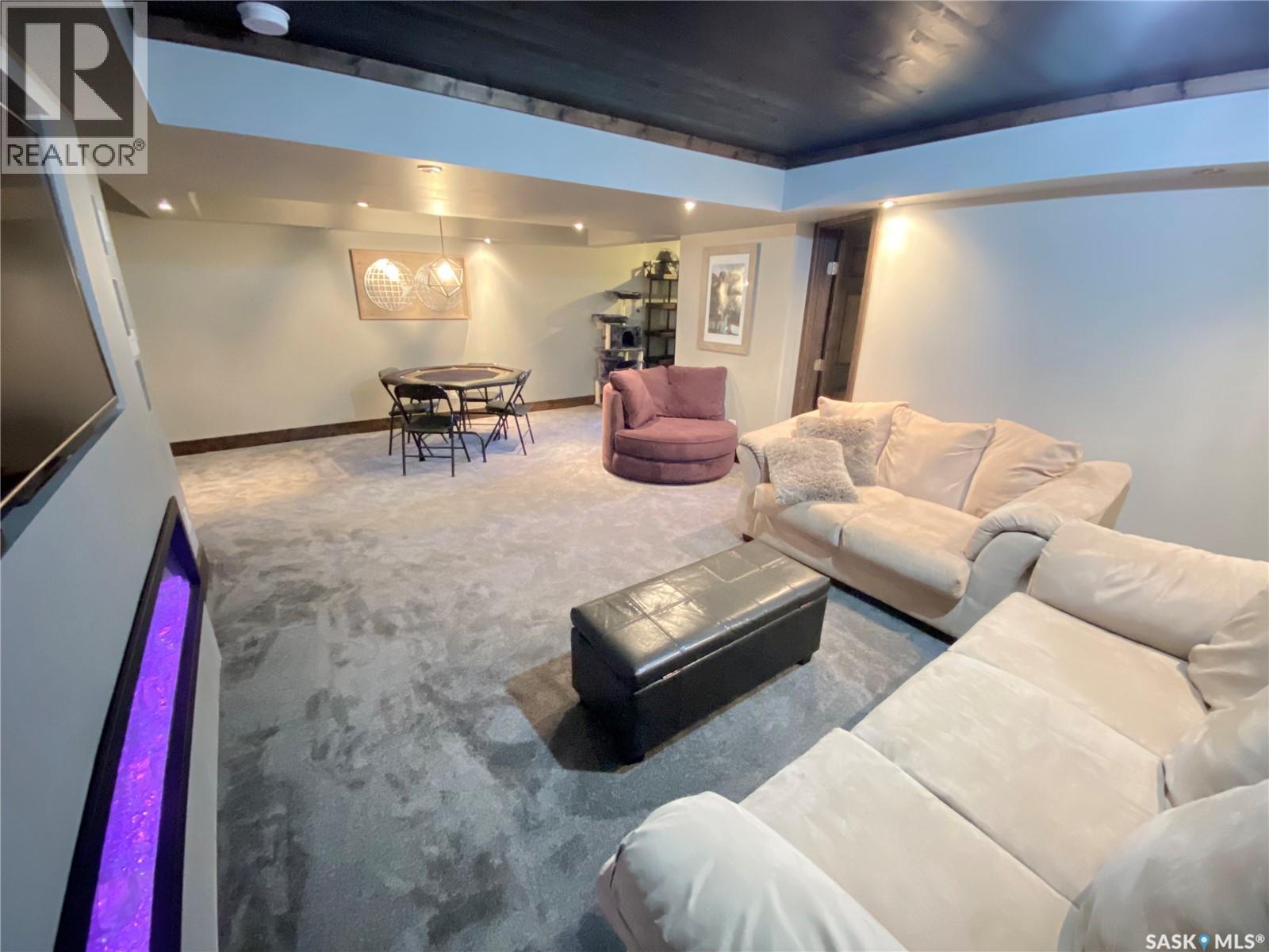 1205 Douglas Road, Weyburn, SK - Indoor