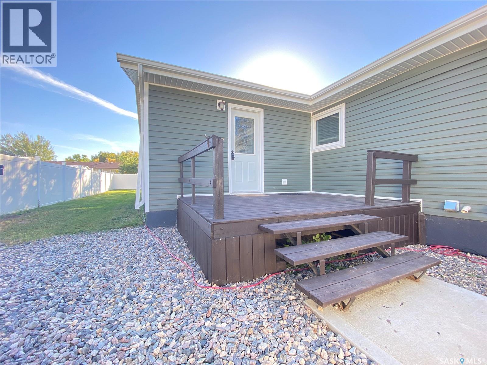 1205 Douglas Road, Weyburn, SK - Outdoor