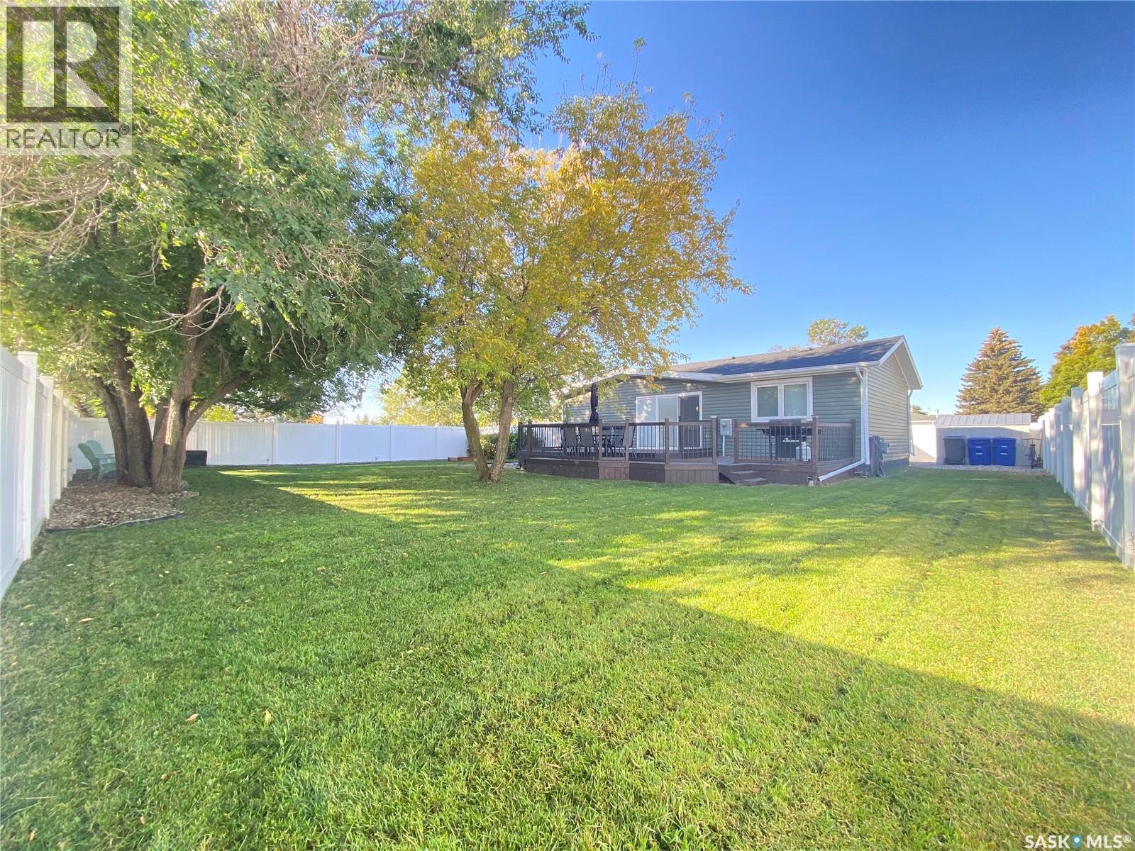 1205 Douglas Road, Weyburn, SK - Outdoor