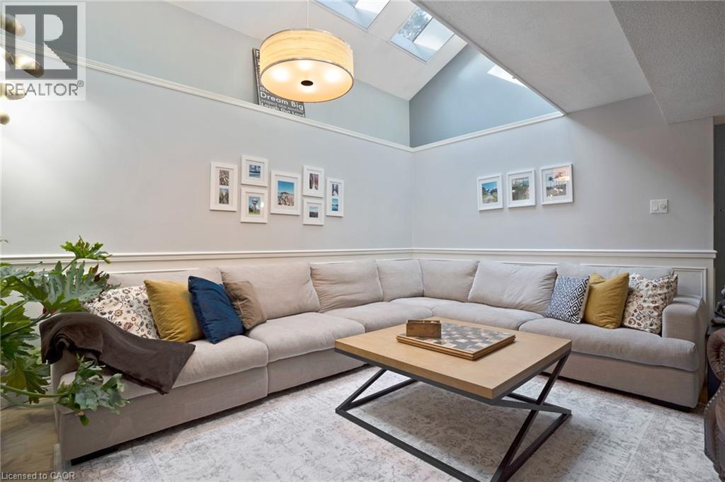 37 Yellow Birch Drive, Kitchener, ON - Indoor Photo Showing Living Room