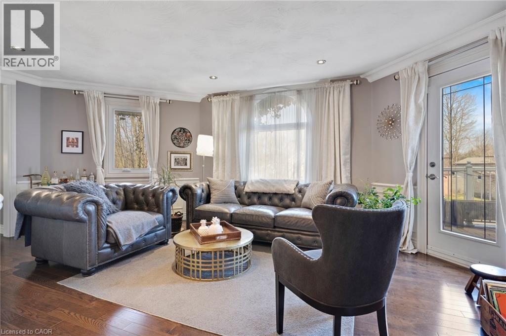 37 Yellow Birch Drive, Kitchener, ON - Indoor Photo Showing Living Room
