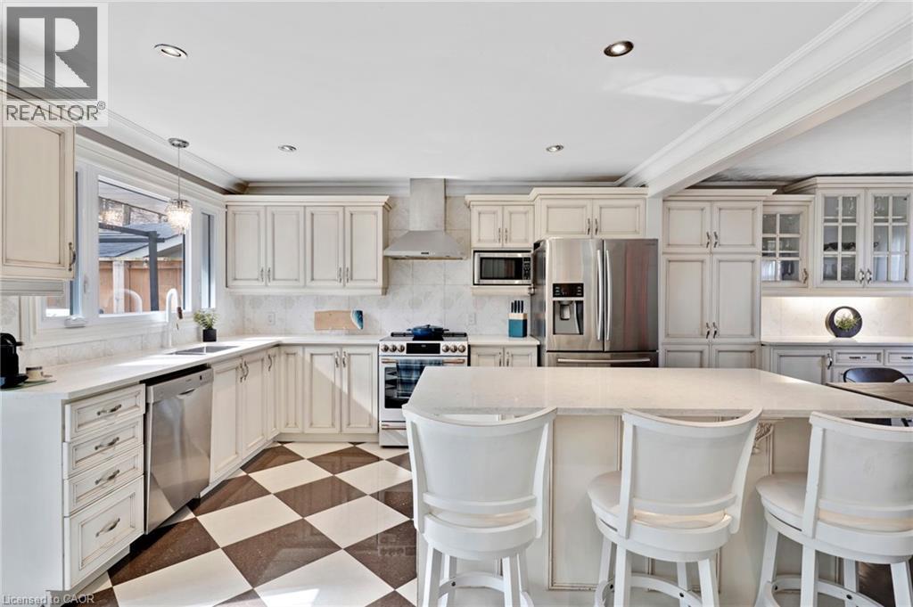 37 Yellow Birch Drive, Kitchener, ON - Indoor Photo Showing Kitchen With Upgraded Kitchen