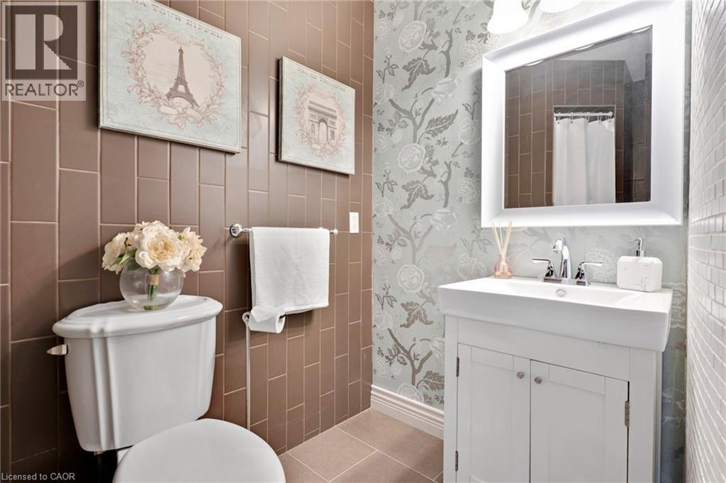 37 Yellow Birch Drive, Kitchener, ON - Indoor Photo Showing Bathroom